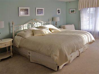 Bed & Breakfast In Elegance